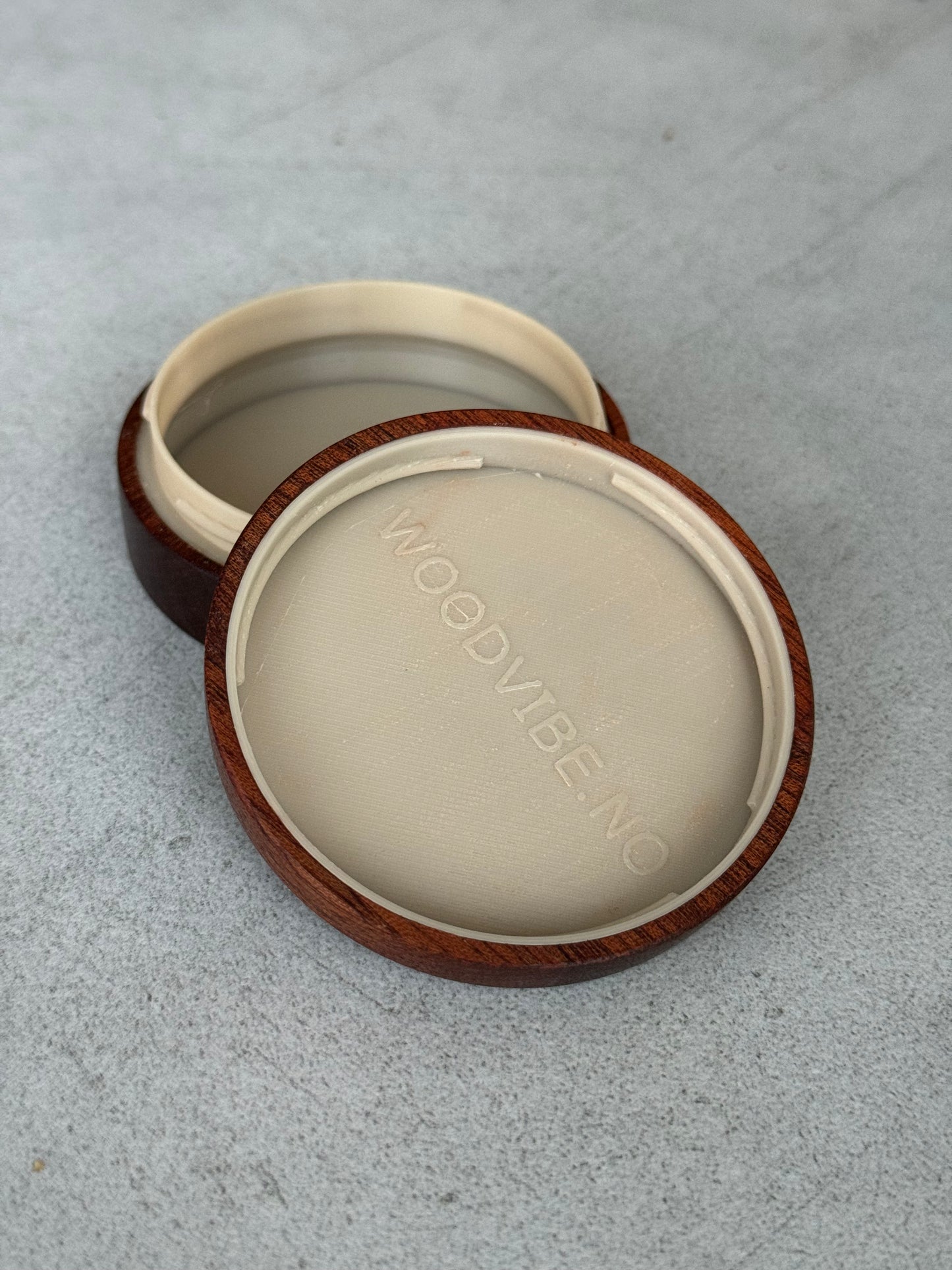 Snusboks i kirsebær